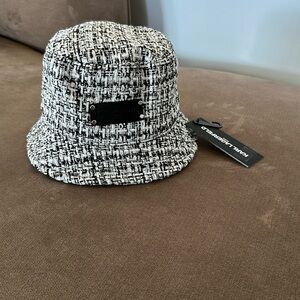 Karl Lagerfeld Paris Houndstooth Bucket Hat NEW NWT